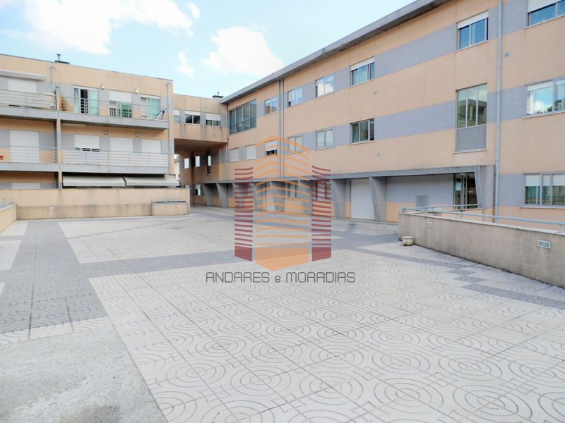 [1221F] T2 + parqueamento interior – Retoma de banco