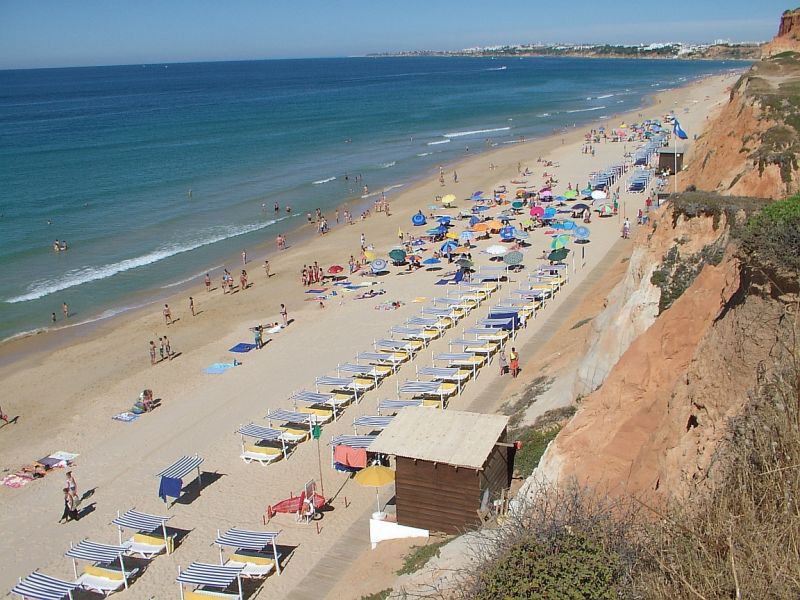 Rebaixa de preço moradia geminada a 300 m do mar-Albufeira