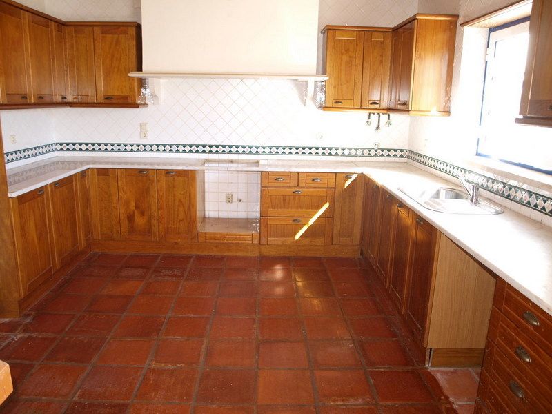 Costa de Prata, moradia T3 + sótão em bom estado de conservação, entre a cidade e o mar.  Com aqu