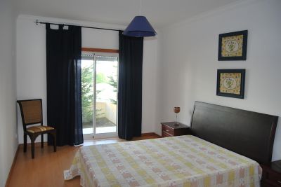 Apartamento T2 mobilado rés-do-chão na Nazaré com Piscina