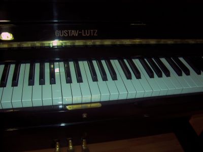 Piano Vertical alemão Gustav Lutz