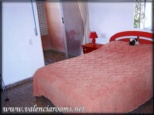 Affordable private rooms in Valencia, Spain10€