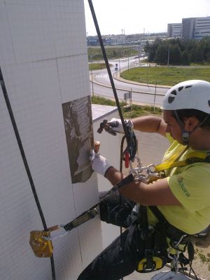 Pinturas e reparações de edificios.