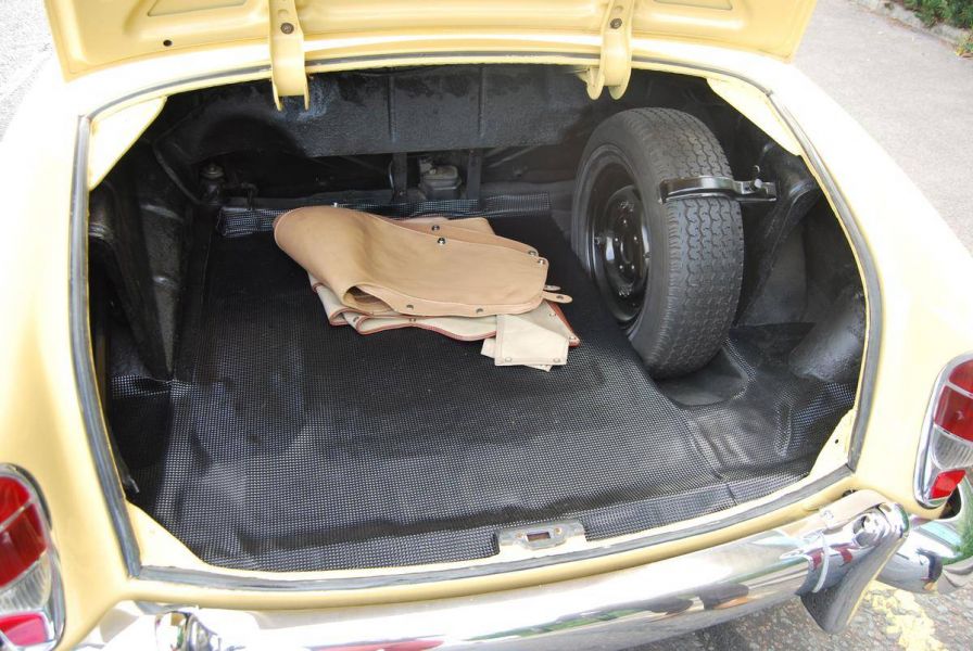 Mercedes-Benz 220SE Cabriolet Amarelo