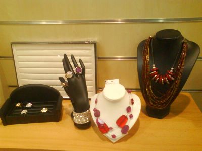 Manequins,expositores,montras,balcões,sacos,consumiveis