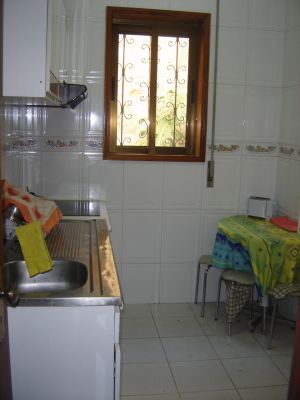 Aluga-se quarto a menina estudante ou trabalhadora