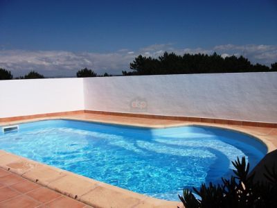 Moradia grande com 6 quartos, 6 casas de banho e piscina