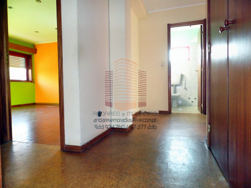 [1275F] T3 ao apeadeiro de Coimbrões – Retoma bancária