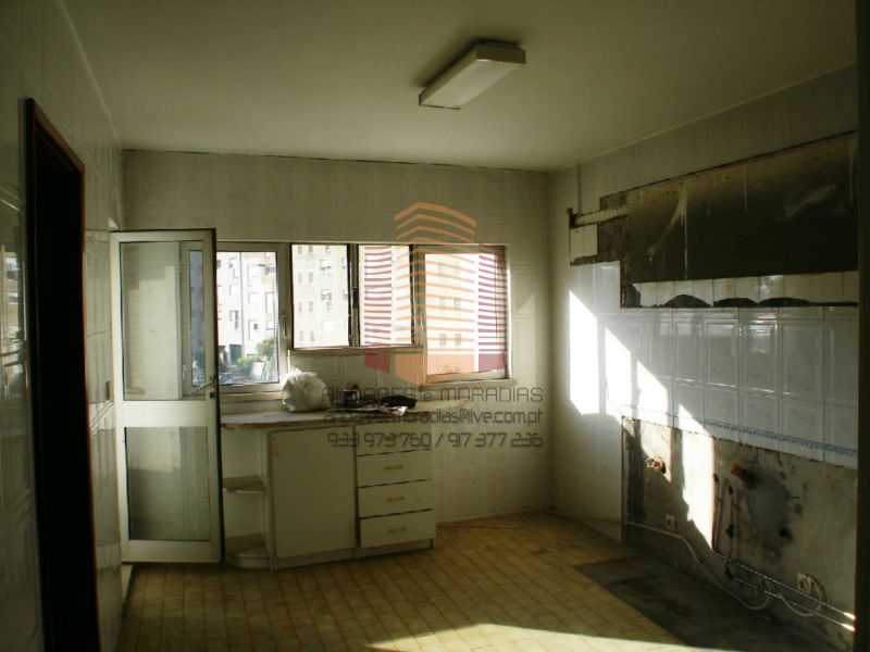 [1223F] T2 + arrumo – edifício renovado – Vila d’éste