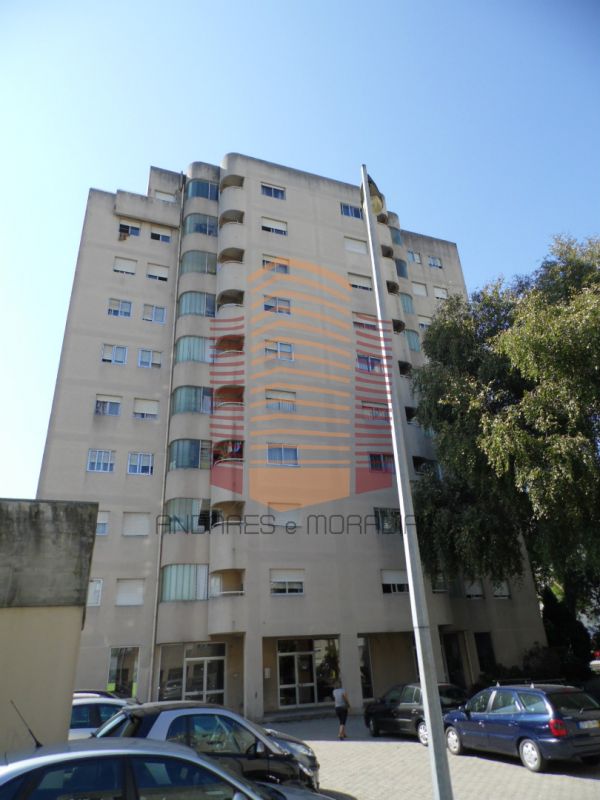 [1357f] T3 zona Stª Luzia, prx Montes Burgos e H. Prelada.