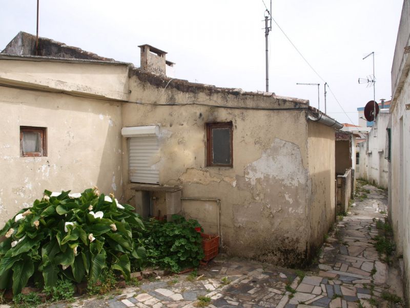 Costa de Prata moradia antiga, a precisar de obras de recuperação, com 2 quartos, cozinha, sala,  es