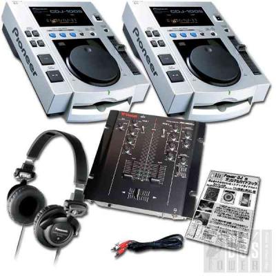 Pair of Pioneer cdj-2000 Nexus & Pioneer djm-900 Nexus at 3000 EUR