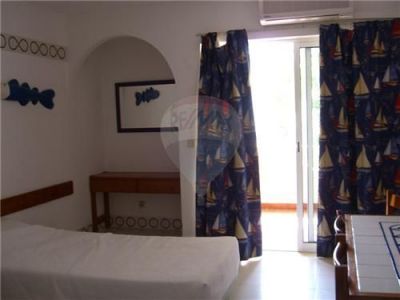 Excelente T0 2 (=4 camas) com Ar condicionado.