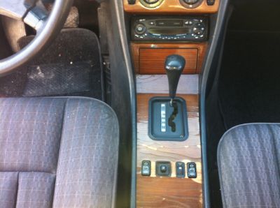 Mercedes-Benz 200D automático - 2000€