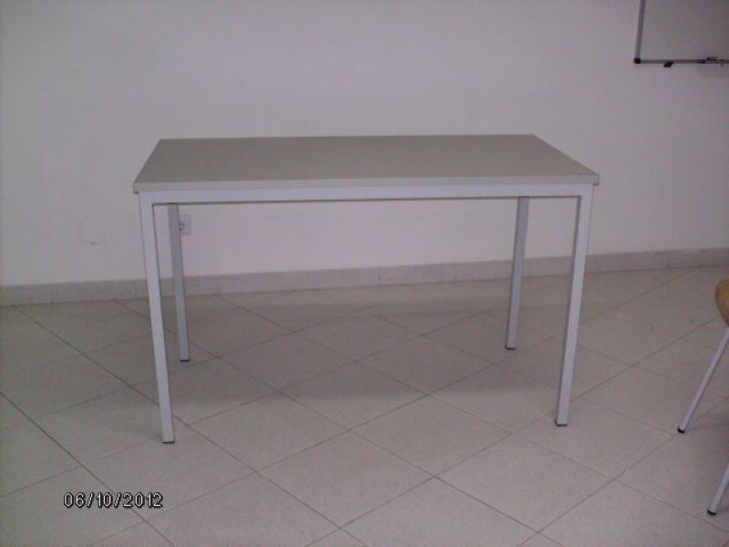 Vendo mesas e cadeiras marca LEVIRA