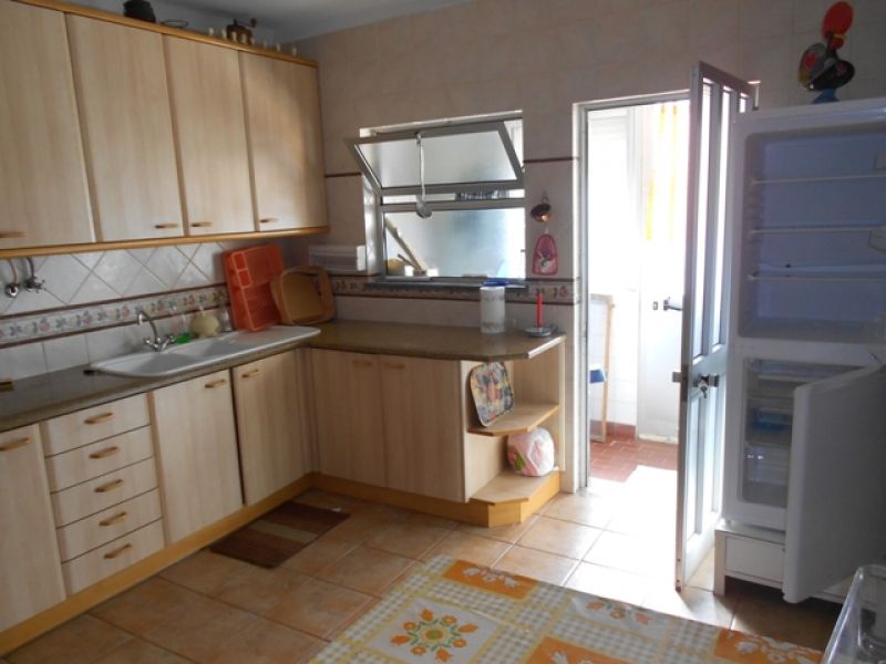 T2 renovado rés-do-chão bem no centro 