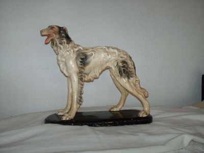 Estatueta em porcelana 