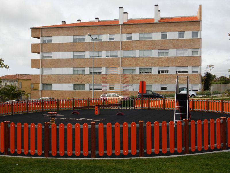 [6829] T2+1 (T3) Triplex, prx Escola Secundária