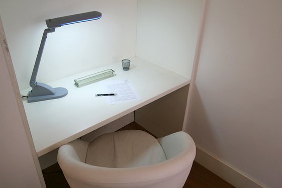 Mobilado estúdio moderno em zona Santos