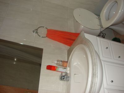 aluga-se quarto frente metro com tudo incluído