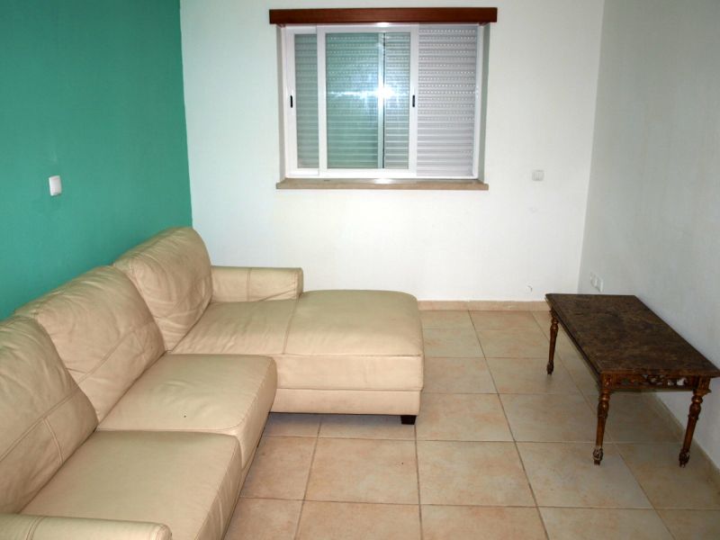 Apartamento, T1, na freguesia de Santo Onofre, para Arrendamento, Usado, preço 280.00€