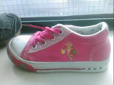 tenis docinho de morango nº25