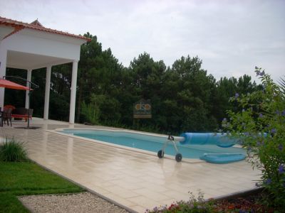 Moradia moderna com 10.600m2 de terreno na zona de Alcobaça