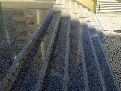 Tratamentos Antiderrapantes certificados e Fitas para degraus Antiderrapantes