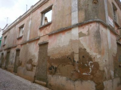 TERRENO COM RUÍNA NO CENTRO DE PORTIMÃO / REF: 1297