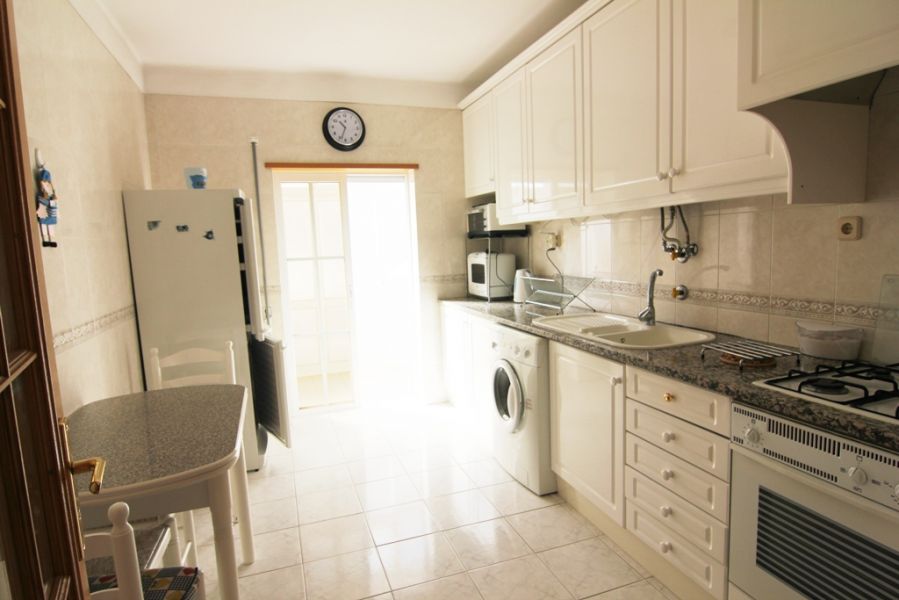 Apartamento T2 mobilado c/ lugar de garagem em Portimão