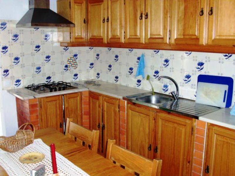 Alugo na praia do Bom-Sucesso apartamento T-2 a 300 metros do mar e 100 metros da lagoa de Óbidos