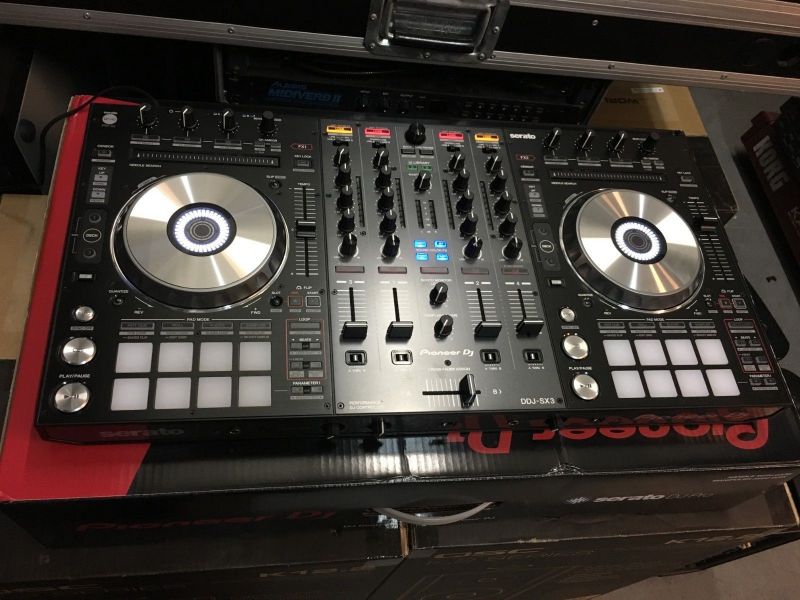 Pioneer DDJ-1000 Controller costo 550EUR,  Pioneer DDJ-SX3 Controller costo 550 EUR