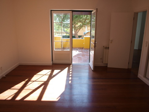 Costa de Prata, moradia T3 a poucos minutos da Lagoa de Óbidos e da Praia Foz do Arelho. Na cave tem