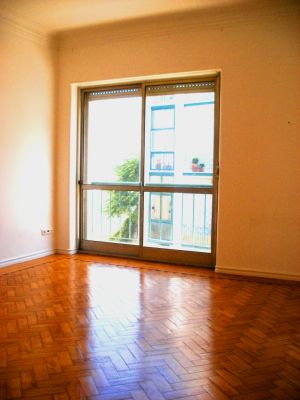 T2 + 1 na Rua do Forno do Tijolo / METRO 