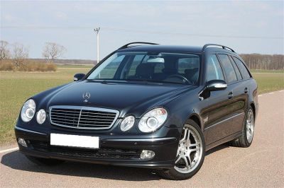 Mercedes-Benz E 220 CDI Avantgarde Station 2004 (10500 euros)