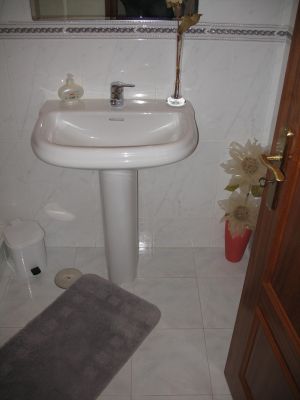 VENDO Lavatório com coluna ROCA completamente novo