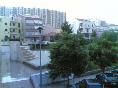 Vendo vivenda com loja e terraço