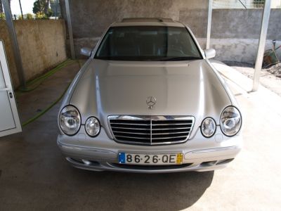 Merecedes-Benz E270 cdi Avantgarde com TV - 10500€