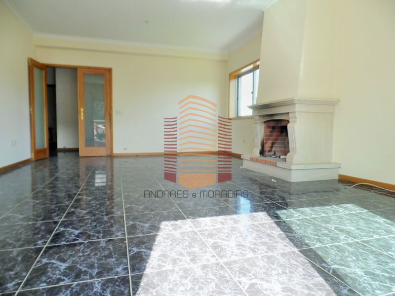 [1221F] T2 + parqueamento interior – Retoma de banco