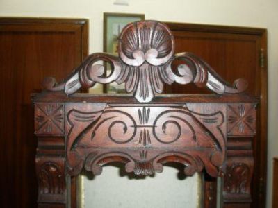 Oratório Antigo em Madeira de Mogno