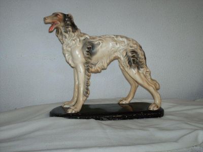 Estatueta em porcelana 