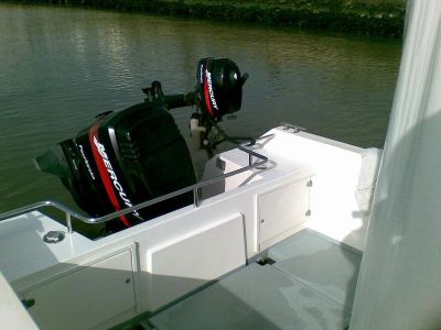 Barco de recreio cabinado