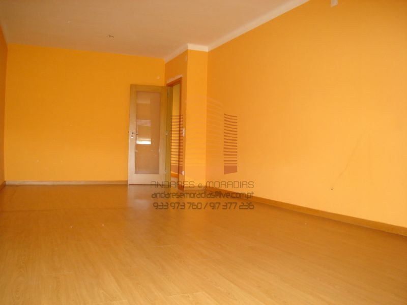 [1271F] T3+1 renovado à rotunda de  Stº Ovídeo