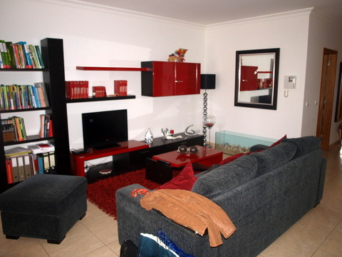 Apartamento T2 no centro da cidade com cozinha semi equipada,  sala de refeições e estar em comum,  