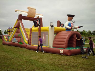 Insufláveis para festas - aniversários, casamentos, comunhão