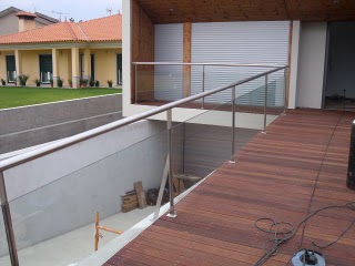 CORRIMÃO-VARANDA-ESCADAS-GRADEAMENTOS  EM INOX 