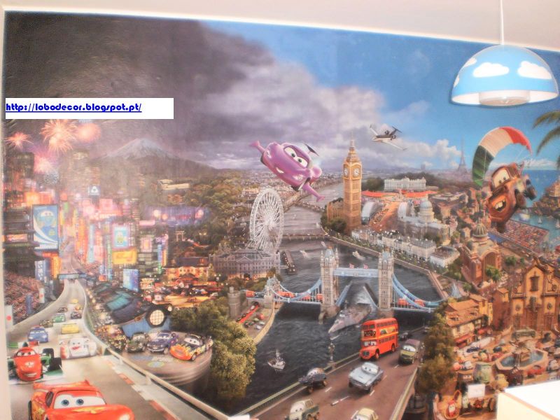 Aplicação de Papel de Parede;  Foto-murais; Pinturas Interiores; Reparações e Remodelações.