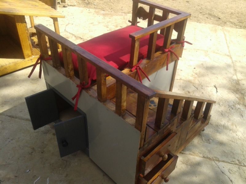 Mobília DE Madeira por   Septimber creations & Disgn  