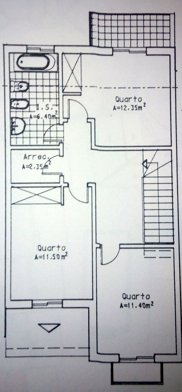 Costa de Prata moradia em banda T3 em Alfeizerão, com Garagem fechada na cave, no r/chão tem sala co