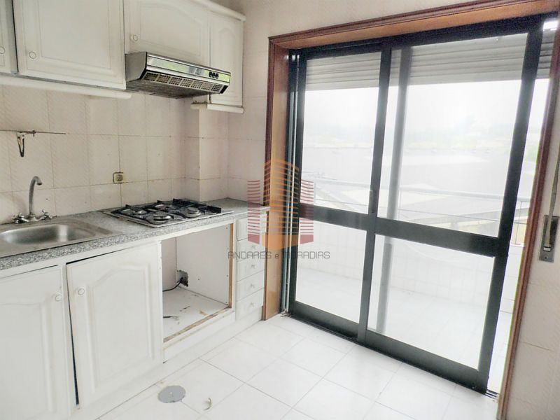 [1218F] T2 c/ garagem individual – 100% financiado. [vales oferta para pintura]